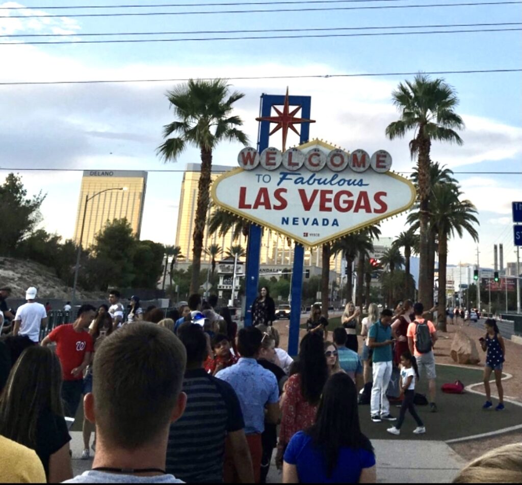 Welcome to Las Vegas sign line-up